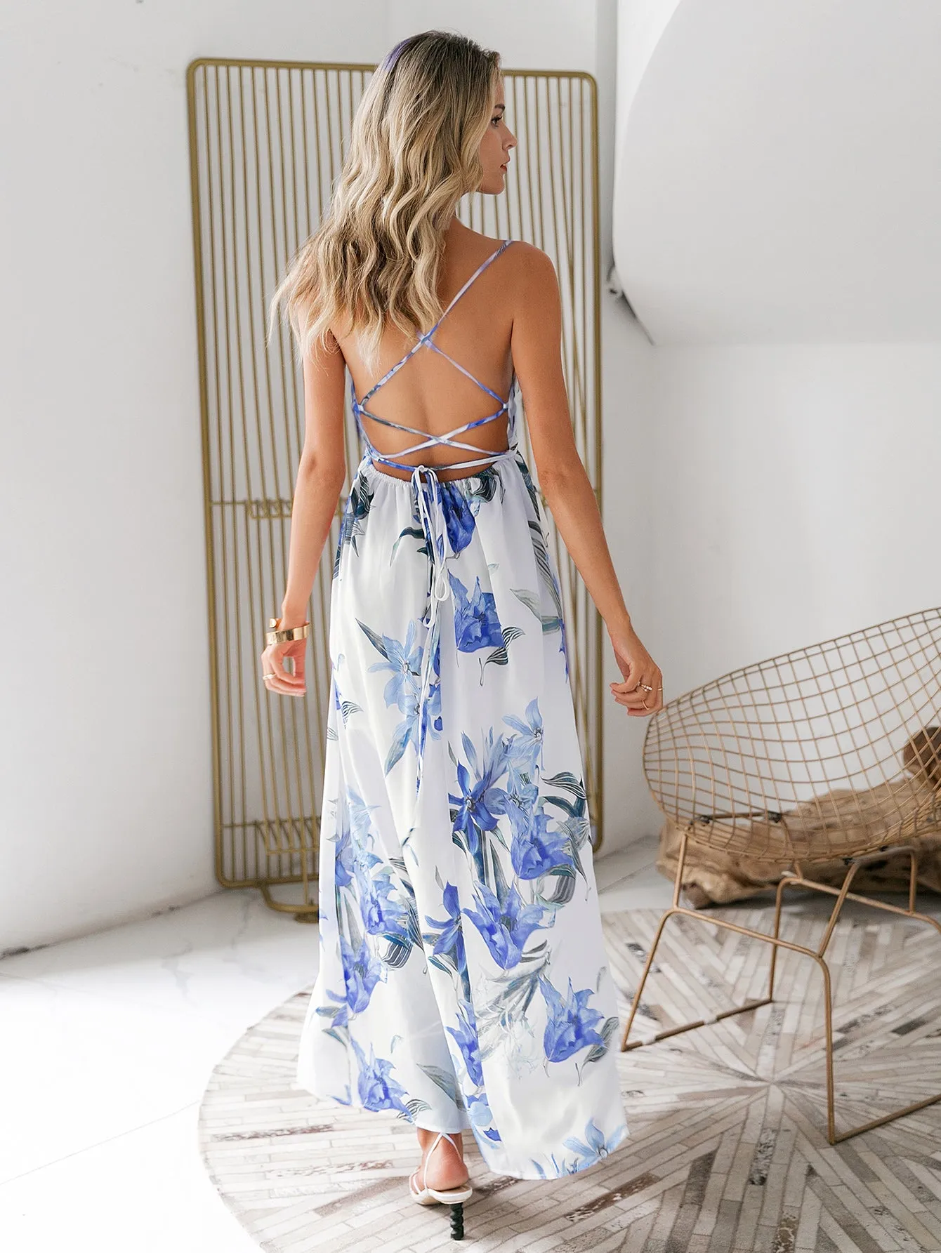 *App Exclusive* Floral Lace-Up Halter Neck Maxi Dress