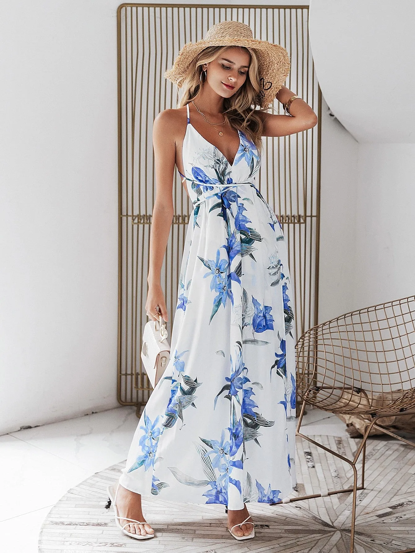 *App Exclusive* Floral Lace-Up Halter Neck Maxi Dress