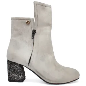 Mais Bien - White/Black ankle boot- Last pair 38